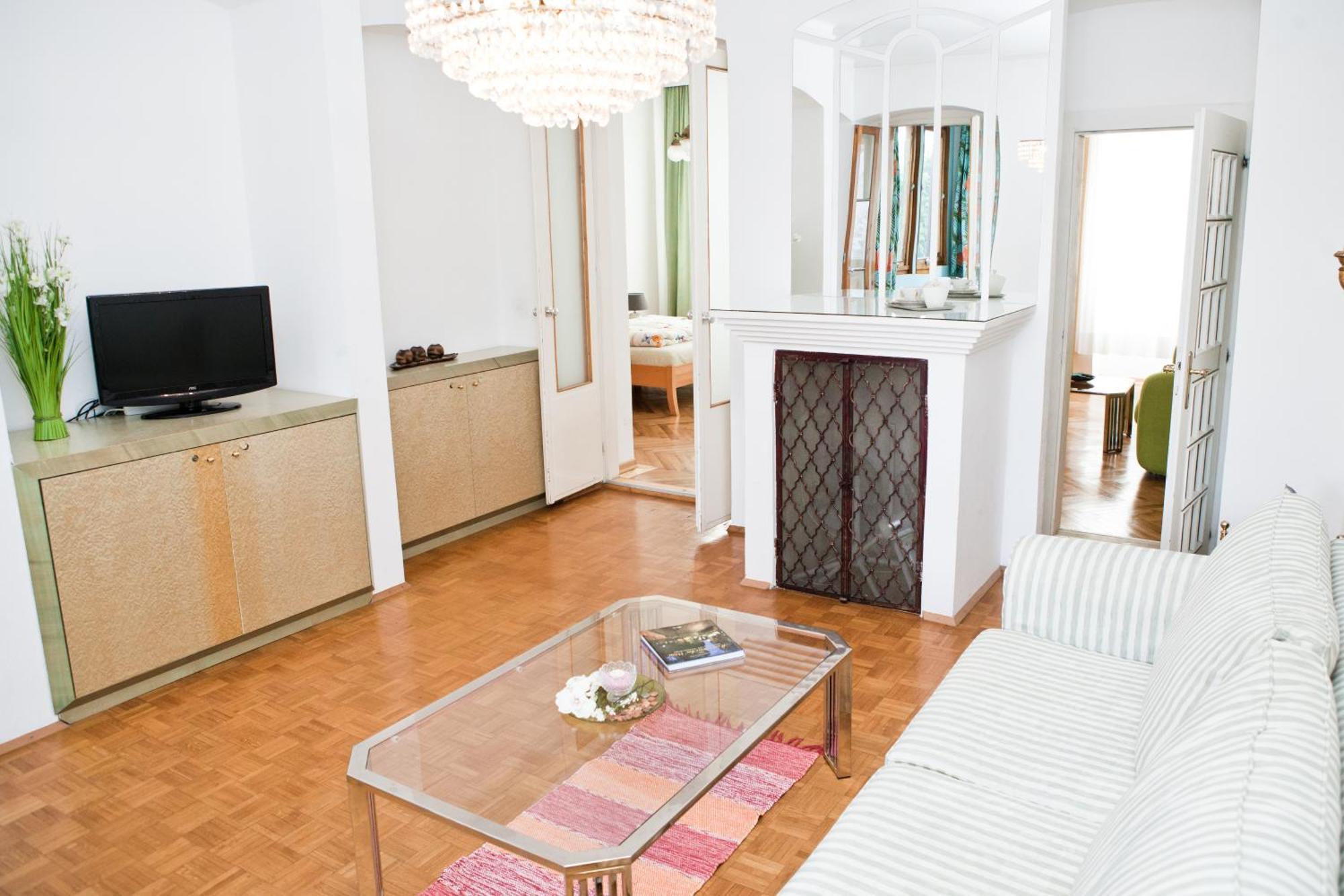 Gabriele'S Apartment Wina Bagian luar foto