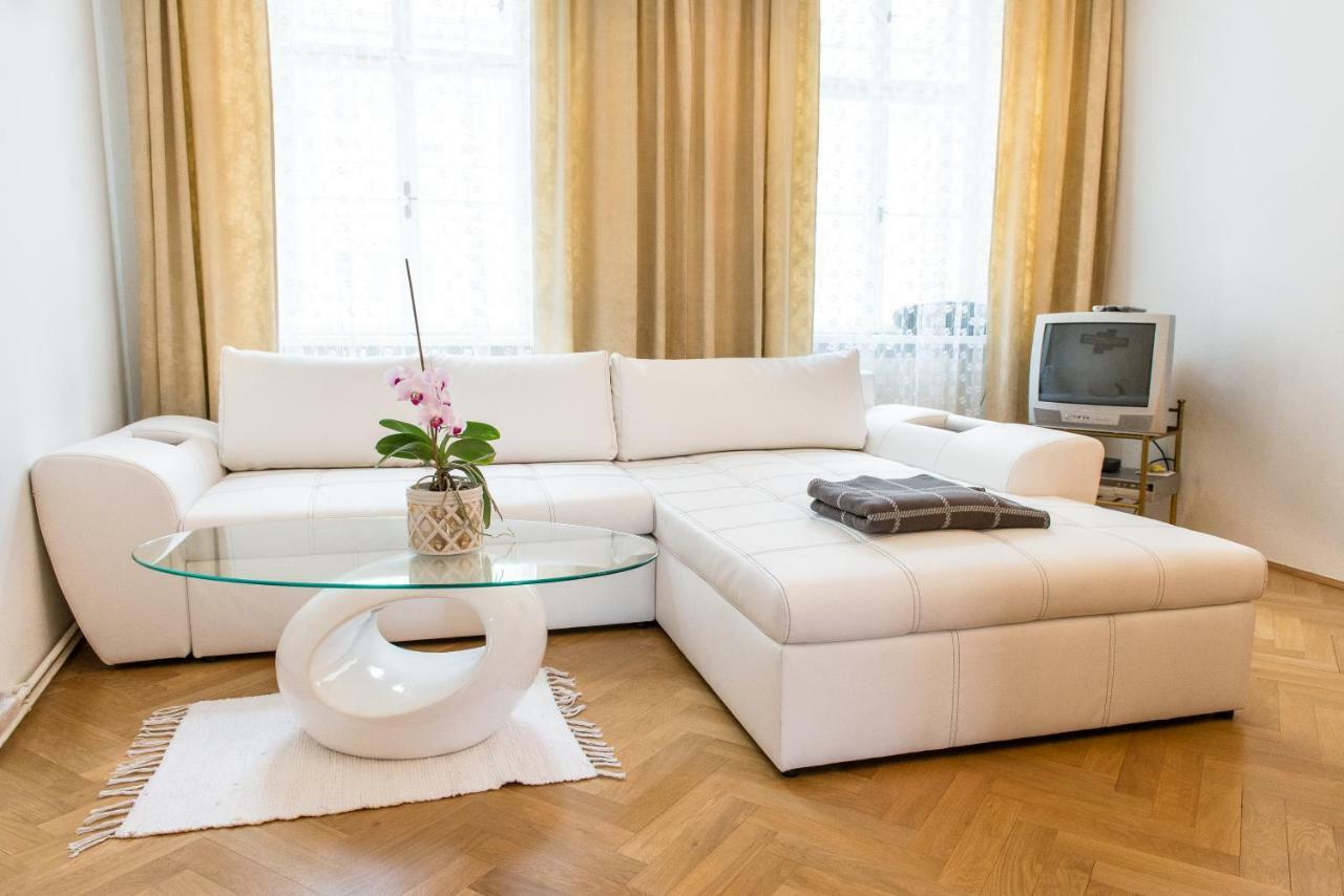Gabriele'S Apartment Wina Bagian luar foto