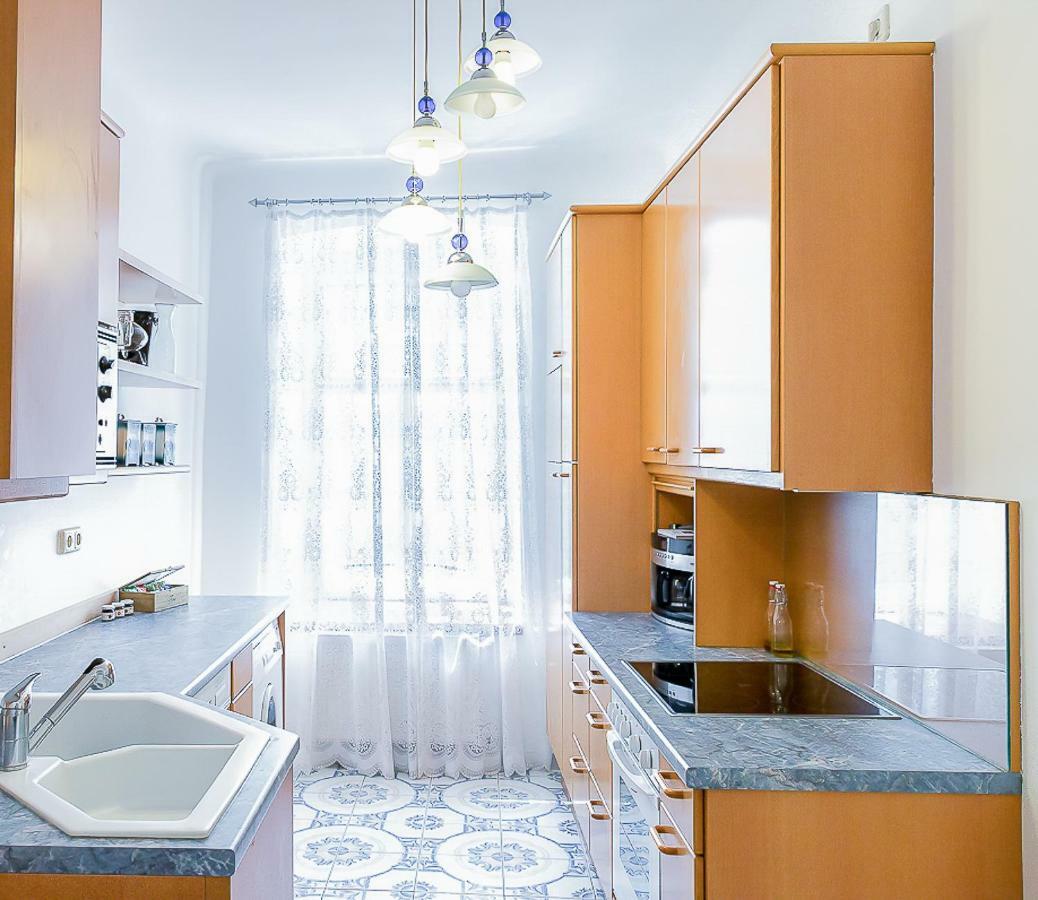 Gabriele'S Apartment Wina Bagian luar foto